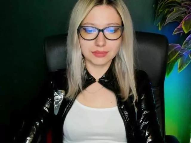 xxHeidiLove from BongaCams