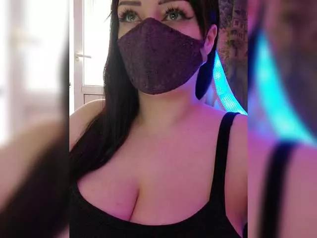 YennSI from BongaCams