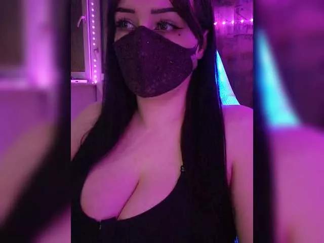 YennSI from BongaCams