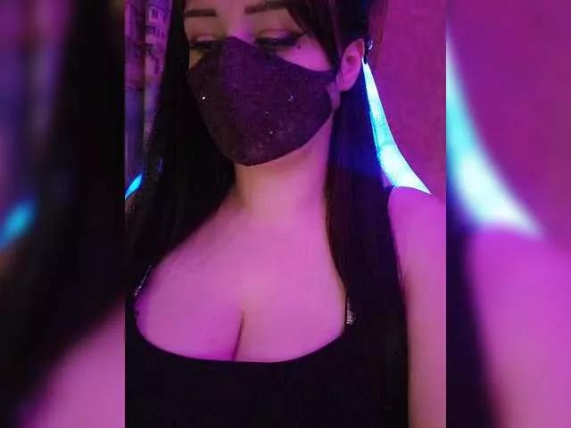 YennSI from BongaCams