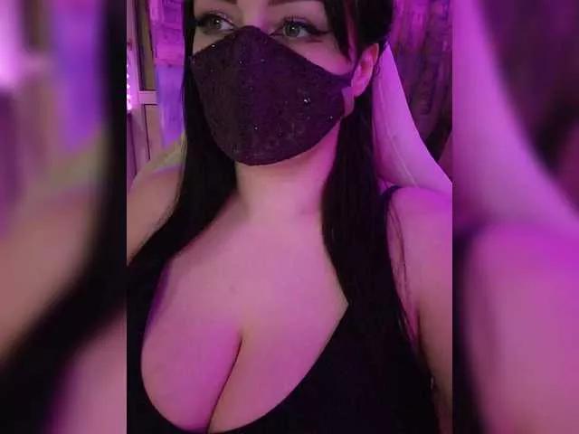 YennSI from BongaCams
