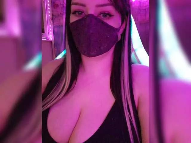 YennSI from BongaCams