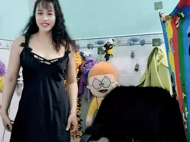 Explore our live girls sluts from our Custom and Multi clubs and checkout exclusive access to highly interactive content, such as shape, hair, titties, pussy type and many more.