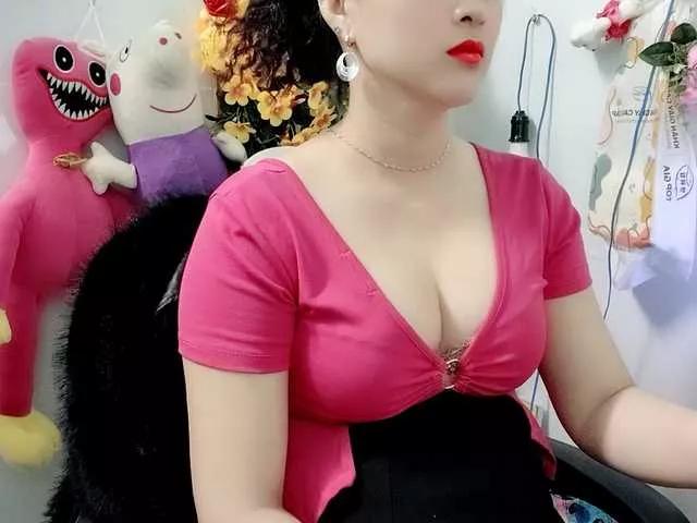 Explore our live girls sluts from our Custom and Multi clubs and checkout exclusive access to highly interactive content, such as shape, hair, titties, pussy type and many more.