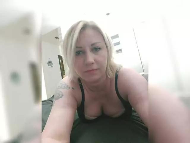 Explore our live girls sluts from our Custom and Multi clubs and checkout exclusive access to highly interactive content, such as shape, hair, titties, pussy type and many more.