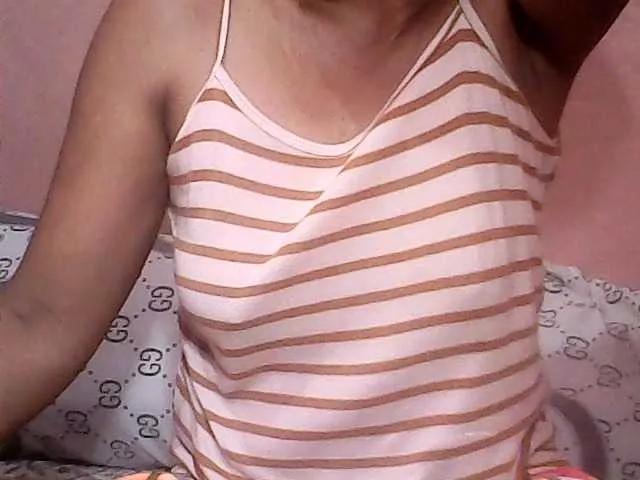 Yummyasian22 from BongaCams