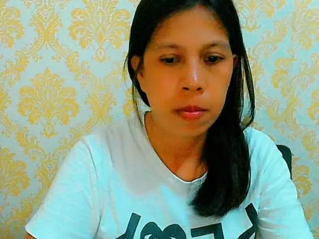 Yummyflirttits69 from BongaCams