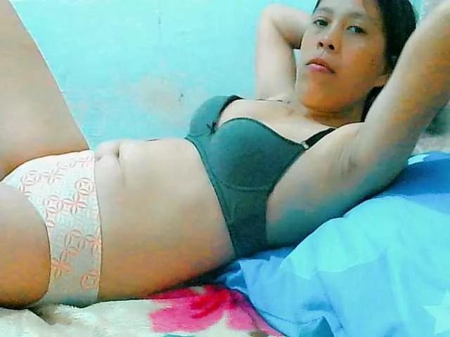 Yummyflirttits69 webcams show profile image 