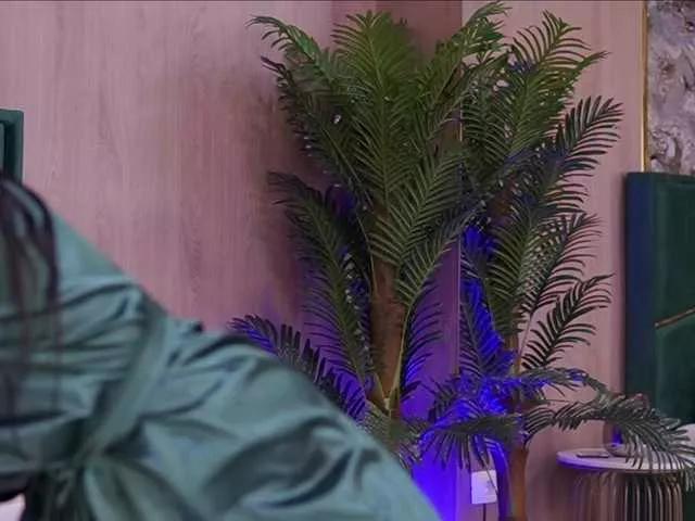 ZaraCapri from BongaCams