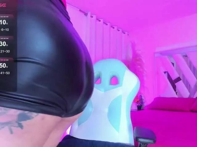 Explore our live girls sluts from our Custom and Multi clubs and checkout exclusive access to highly interactive content, such as shape, hair, titties, pussy type and many more.