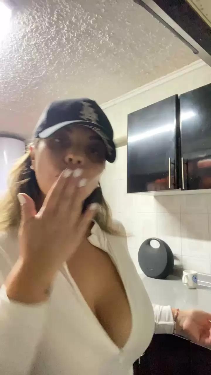 Almendra_Ale999 webcams show profile image 