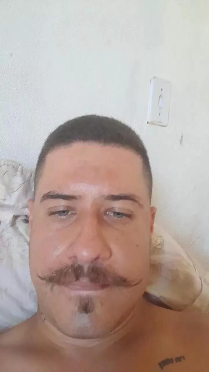 IsraelCastro on Cam4
