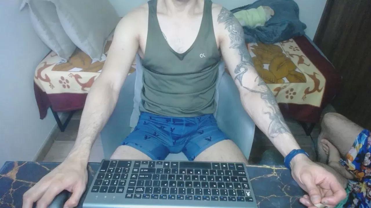 Lealboy on Cam4