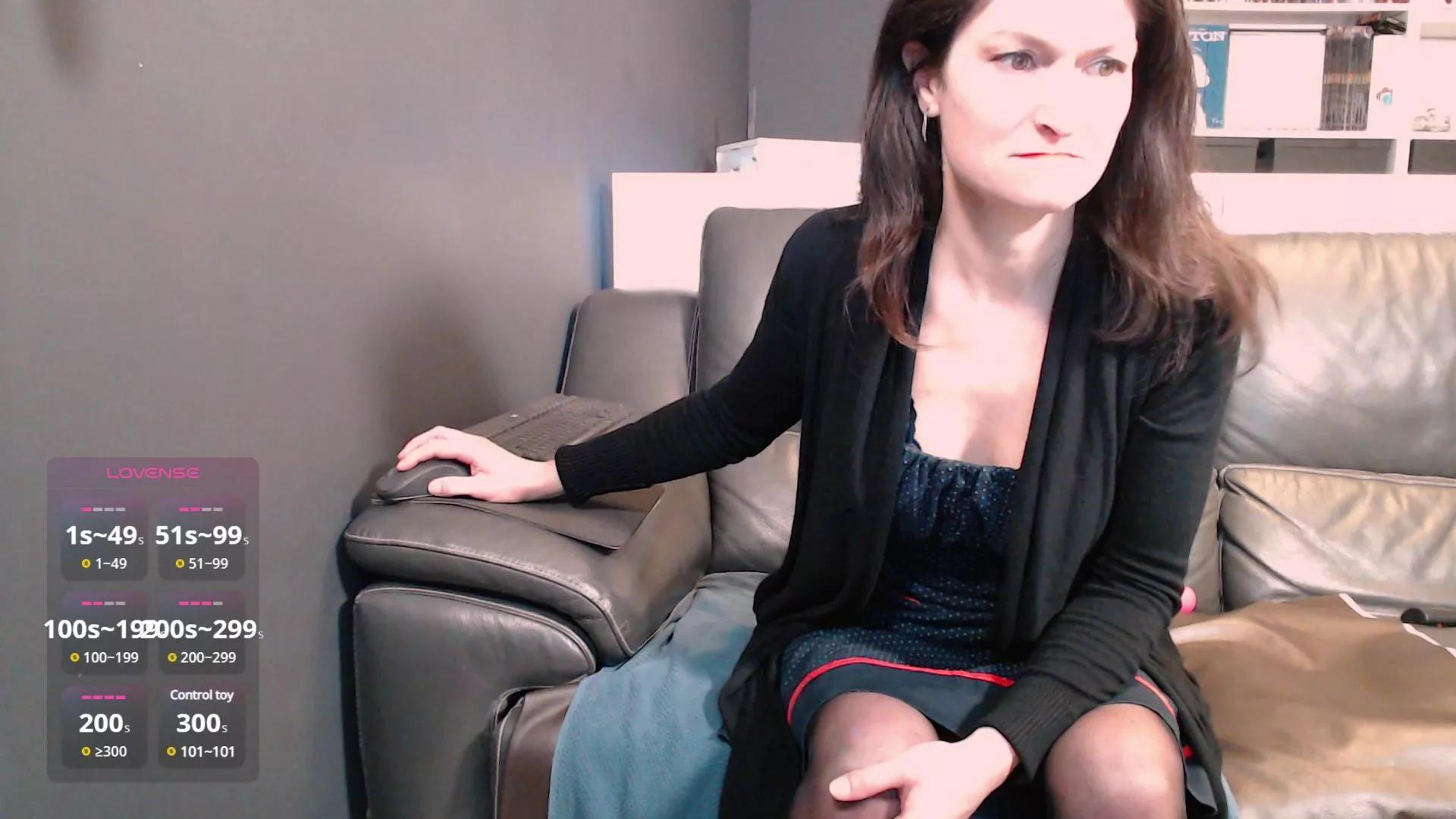 Lili_Bertine from Cam4