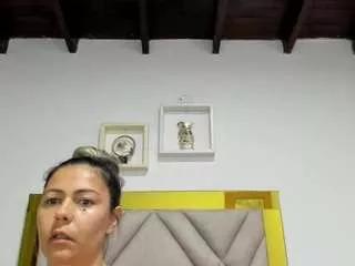 arianaspate from CamSoda