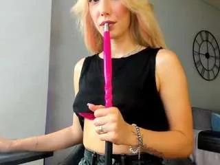 bella-sweeet from CamSoda