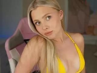 ellyary from CamSoda