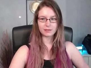 emmatease94 on CamSoda