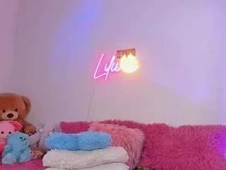 liliimoon from CamSoda