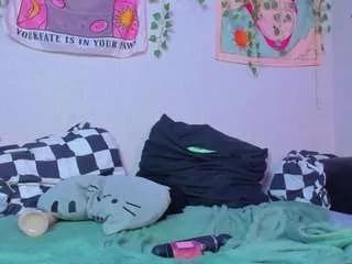 Lilmilkylilly webcams show profile image 