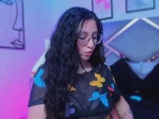 Luucyjoness webcams show profile image 