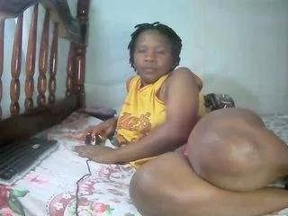 queenloovee from CamSoda