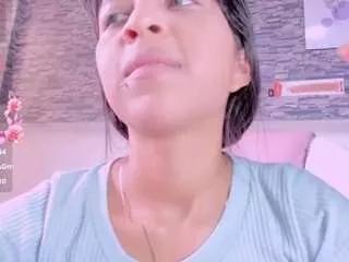 tiana-glowxxx on CamSoda