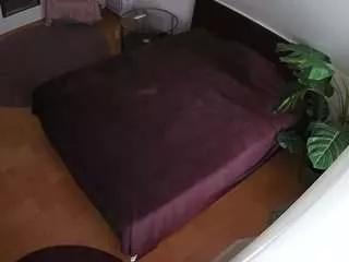 voyeurcam-julmodels-whitebed-5 on CamSoda