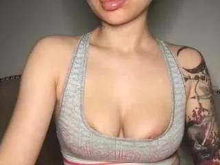 xoxcat from CamSoda
