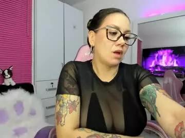 Explore our live girls sluts from our Custom and Multi clubs and checkout exclusive access to highly interactive content, such as shape, hair, titties, pussy type and many more.