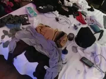 _toofunnysluts_ from Chaturbate