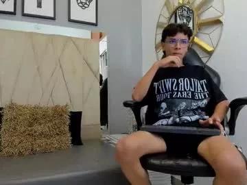 adams_bobby from Chaturbate