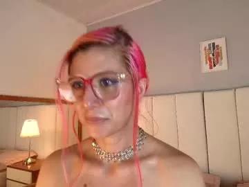 Explore our live girls sluts from our Custom and Multi clubs and checkout exclusive access to highly interactive content, such as shape, hair, titties, pussy type and many more.
