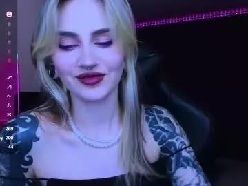 Explore our live girls sluts from our Custom and Multi clubs and checkout exclusive access to highly interactive content, such as shape, hair, titties, pussy type and many more.