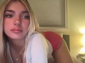 Alliesutton webcams show profile image 
