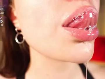 alma_yammy from Chaturbate