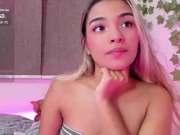 annebull_ from Chaturbate