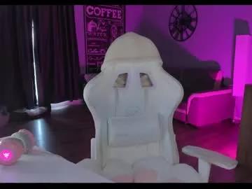 Explore our live girls sluts from our Custom and Multi clubs and checkout exclusive access to highly interactive content, such as shape, hair, titties, pussy type and many more.