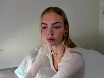 ariah_is_blonde from Chaturbate