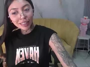 Explore our live girls sluts from our Custom and Multi clubs and checkout exclusive access to highly interactive content, such as shape, hair, titties, pussy type and many more.