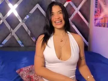 Explore our live girls sluts from our Custom and Multi clubs and checkout exclusive access to highly interactive content, such as shape, hair, titties, pussy type and many more.