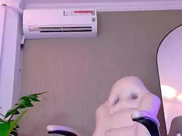 Azaria_w webcams show profile image 