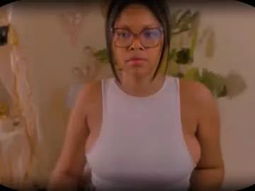 bellablakes18 from Chaturbate