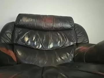 bigguyyyyy32 from Chaturbate