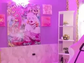 Explore our live girls sluts from our Custom and Multi clubs and checkout exclusive access to highly interactive content, such as shape, hair, titties, pussy type and many more.