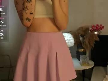 Explore our live girls sluts from our Custom and Multi clubs and checkout exclusive access to highly interactive content, such as shape, hair, titties, pussy type and many more.