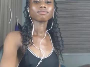 choco_petitqueen from Chaturbate