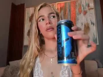 cinnia_ from Chaturbate
