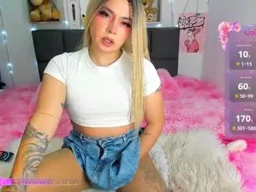 dannia_13 from Chaturbate