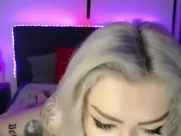 deewhitee from Chaturbate